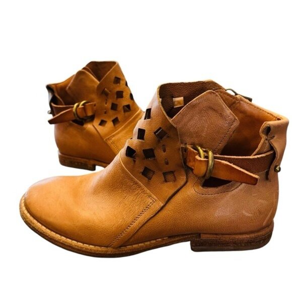 A.S. 98 Zada Tan Cut Out Booties Size 7 – Leather Ankle Boots NWOB - Picture 1 of 15
